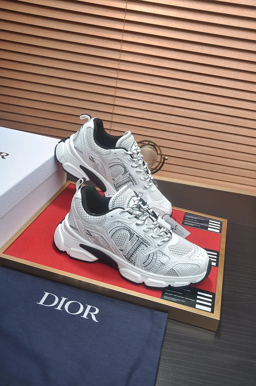 Men's shoes 💰: 640💶 (couples model) Brand: Dior (Dior) Standard code: Women's code 35-40. Men's code 38-44 (45 customized) Grade: Same as the official website Material: Top-quality original cowhide stitching Original wear-resistant and lightweight outsole Style category: Fashionable casual shoes Distinguished luxury brand elements top luxury Color: Actual picture color